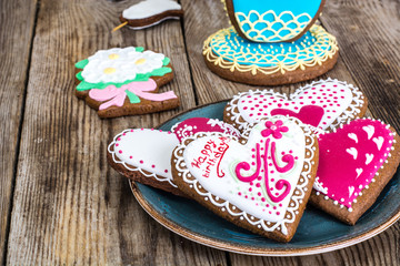 Holiday gift -imbirnye gingerbread with icing