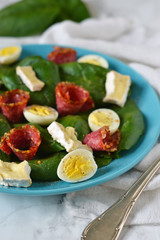 Salad with spinach, brie cheese and quail eggs 