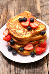 french toast with berry fruit