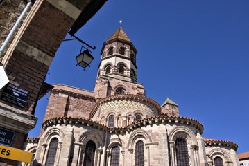 Fototapeta na wymiar Die Basilika St.Julien in Brioude, Auvergne