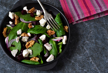 Vitamin salad with spinach, beetroot and feta cheese.