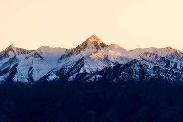 Obraz premium Majestic Himalayas at the sunrise in the winter time, Ladakh India.