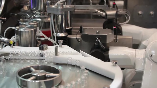 Steriline isolators equipment, robotic asepting compounding system