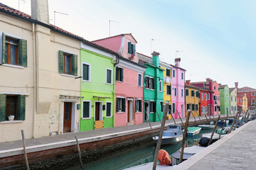 Fototapeta na wymiar Canal colorful houses