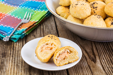 Cheese balls with salmon filling