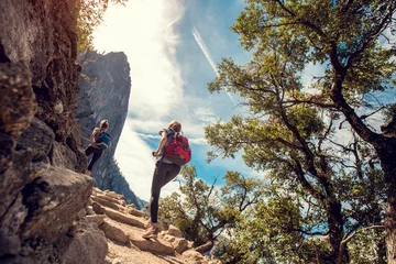 Fototapeten Two lady hiker on the walkway at the Yosemite National Park, USA © Dudarev Mikhail
