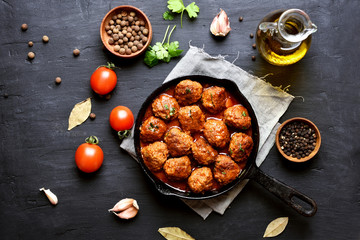 Meatballs in tomato sauce