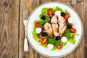 Fresh vegetables, tuna, olives and mozzarella