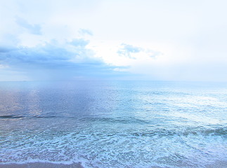 Obraz na płótnie Canvas Sunset by the ocean