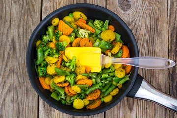 Vegetarian food: cooked mix of vegetables in a pan