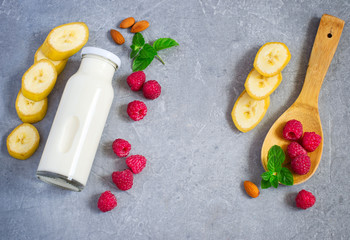 Ingredients for the preparation of a milkshake with summer berri