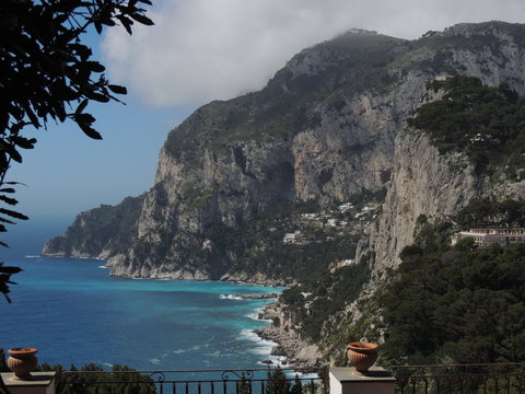Isola di Capri - panorama dalla strada per i faraglioni