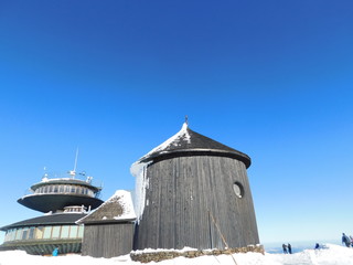 Fototapeta premium Observatory on peak Sniezka and winter landscape