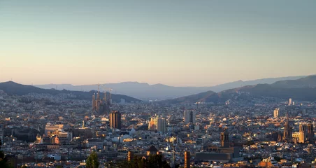 Barcelona im Sonnenuntergang, Spanien © Iakov Kalinin