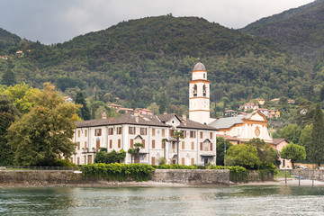 Fototapeta na wymiar Church and small village near Bellagio on Lake Como