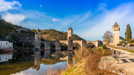 Fototapeta na wymiar Pont Valentré sur le Lot à Cahors, Occitanie, France