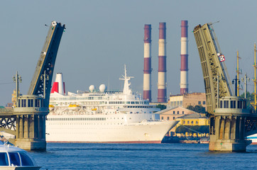 Huge sea liner in the bridges
