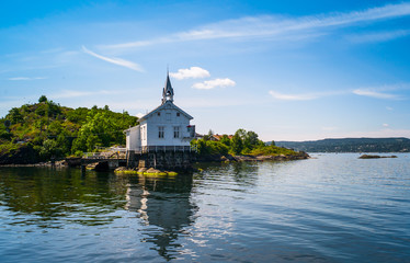 a church in the fjord of oslo - obrazy, fototapety, plakaty