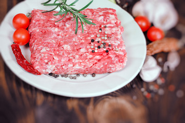  Minced beef on plate - fresh ground beef meat with seasonings