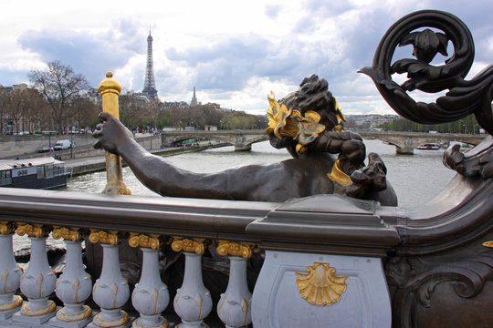 Statue du pont Alexandre III à Paris, France