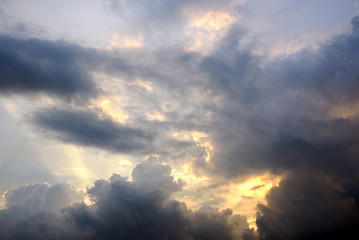 Fototapeta na wymiar dramatic cloudscape