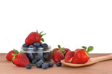 Erdbeeren und Heidelbeeren