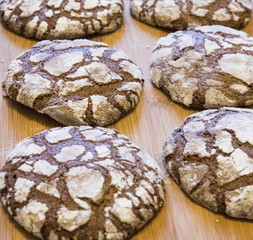 biscuits with chocolate cracks