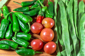 Pimientos, tomates y judias
