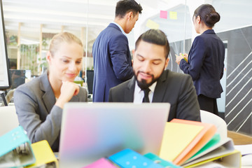 Unternehmer Team arbeitet im Büro