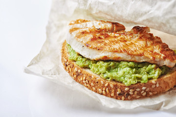 sandwich with turky and avocado