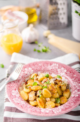 Roasted gnocchi with chicken