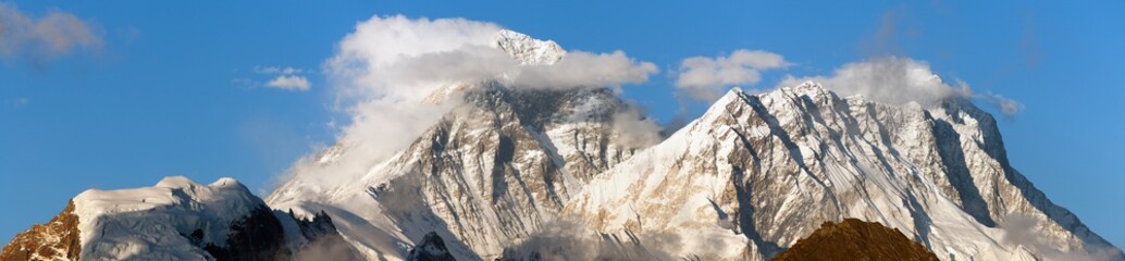 mount Everest with beautiful clouds