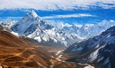 Papier Peint photo autocollant Everest view of mount Ama Dablam with beautiful sky
