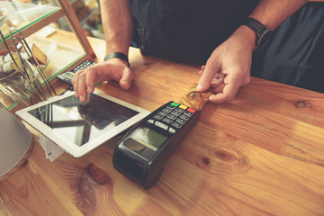 Man rendering account with access point in coffee shop