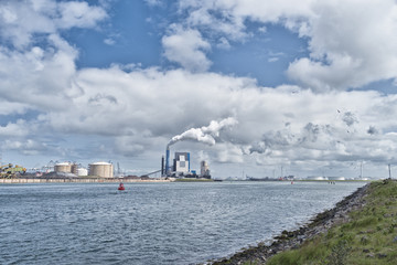 Fototapeta premium smoking chimney in rotterdam