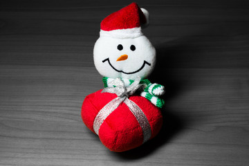 Decorative snowman smiling on a black and white background