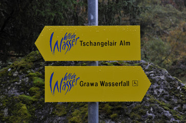 wanderwegweiser Tschangelaier alm - grawa wasserfall