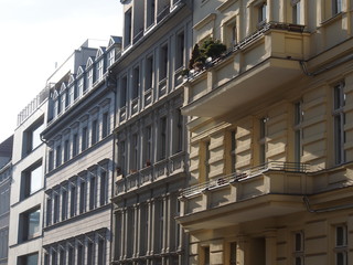 Berlin: Altbau und Neubau nebeneinander