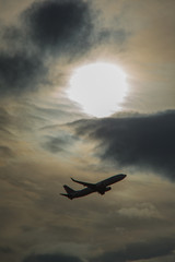 Despegue a contraluz