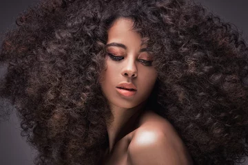 Photo sur Plexiglas Salon de coiffure Portrait de beauté d& 39 une fille africaine.