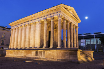 Obraz premium Maison Carree in Nimes