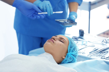 Obraz premium Operating of female patient in modern clinic