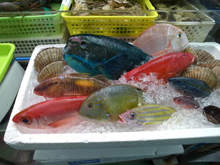 那覇の鮮魚店