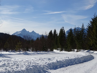 Schneeweg und Langlaufweg im Isartal
