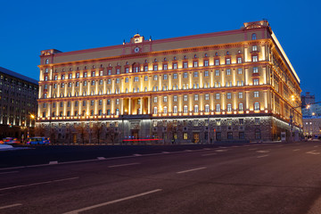Здание ФСБ на площади в Москве