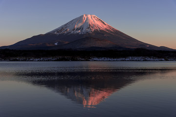 精進湖より紅富士