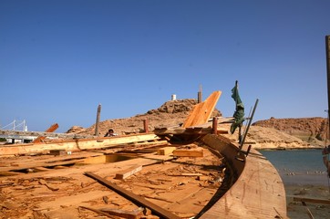 Fabrique de bateaux traditionnels en bois (alentours de Sur-Oman)