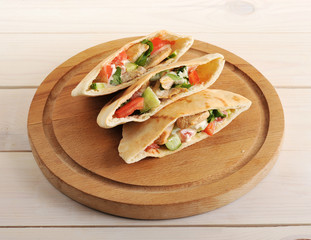 flatbread pita filled with chicken breast, vegetables and sauce