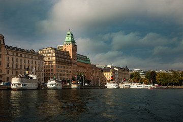 Obraz premium Waterways, boats and beautiful old buildings in Stockholm, Sweden