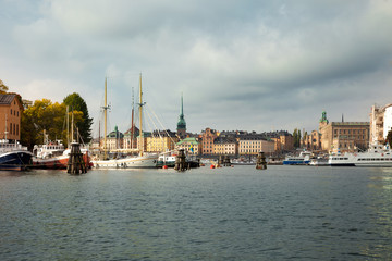 Obraz premium Waterways, boats and beautiful old buildings in Stockholm, Sweden